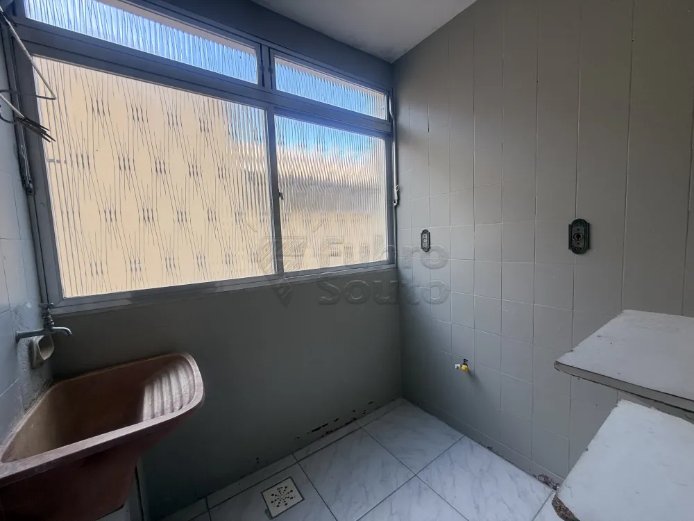 Comprar Apartamento / Padr&atilde;o em Pelotas R$ 320.000,00 - Foto 5