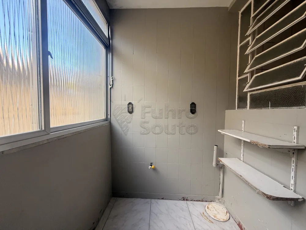 Comprar Apartamento / Padr&atilde;o em Pelotas R$ 320.000,00 - Foto 4