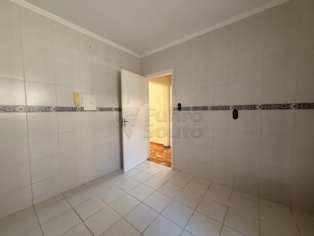 Comprar Apartamento / Padr&atilde;o em Pelotas R$ 320.000,00 - Foto 3
