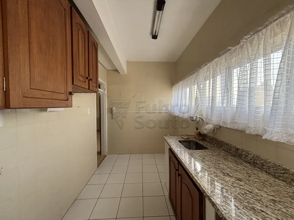 Comprar Apartamento / Padr&atilde;o em Pelotas R$ 250.000,00 - Foto 3