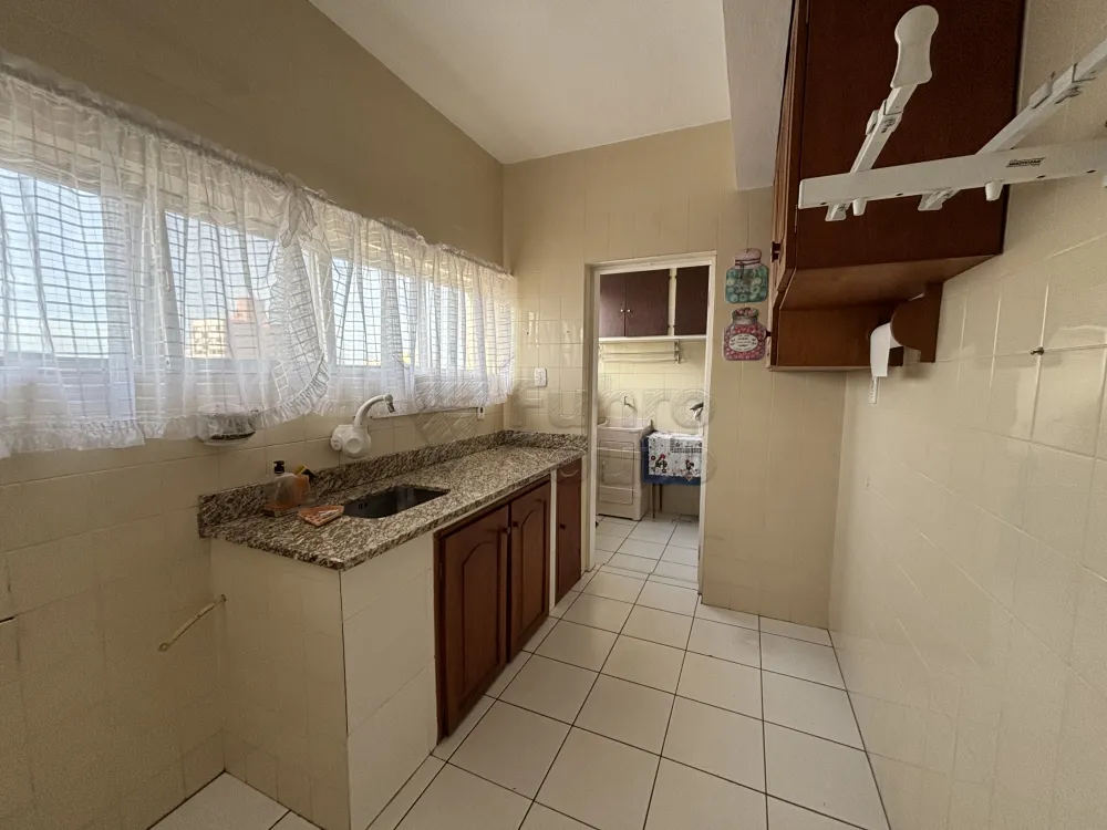 Comprar Apartamento / Padr&atilde;o em Pelotas R$ 250.000,00 - Foto 4