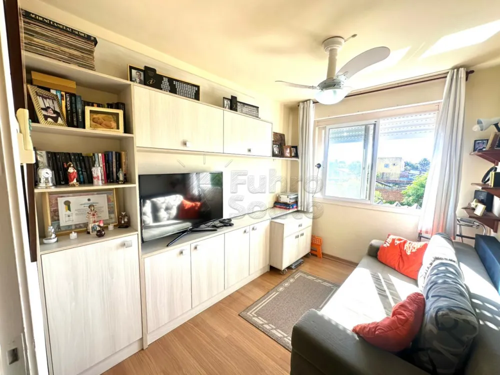 Comprar Apartamento / Padr&atilde;o em Pelotas R$ 330.000,00 - Foto 2