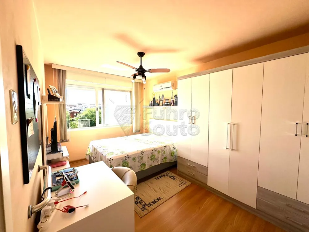 Comprar Apartamento / Padr&atilde;o em Pelotas R$ 330.000,00 - Foto 4