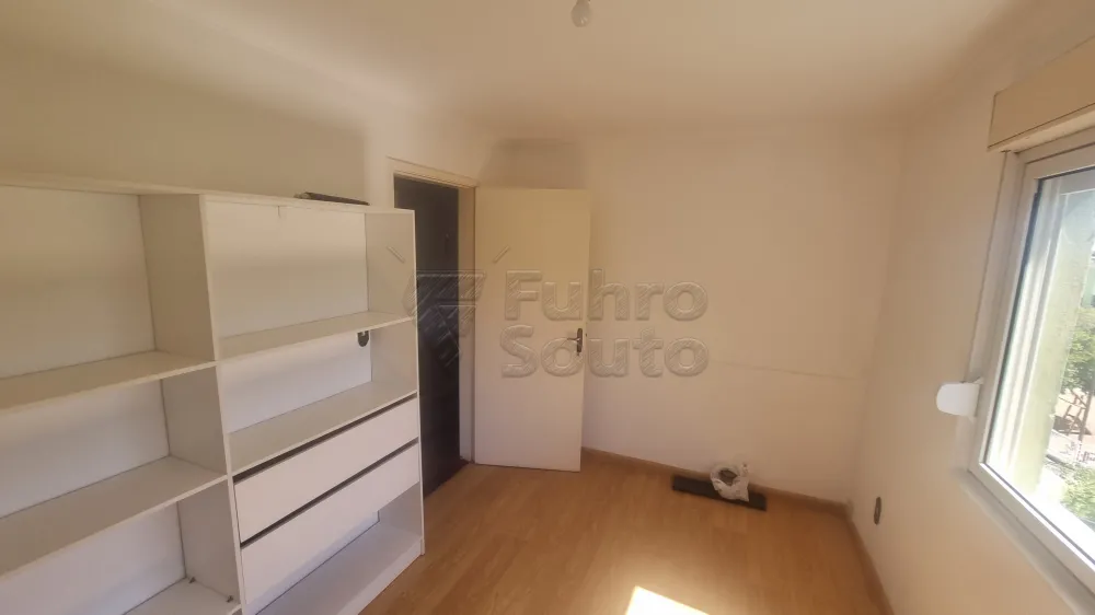 Comprar Apartamento / Padr&atilde;o em Pelotas R$ 200.000,00 - Foto 2