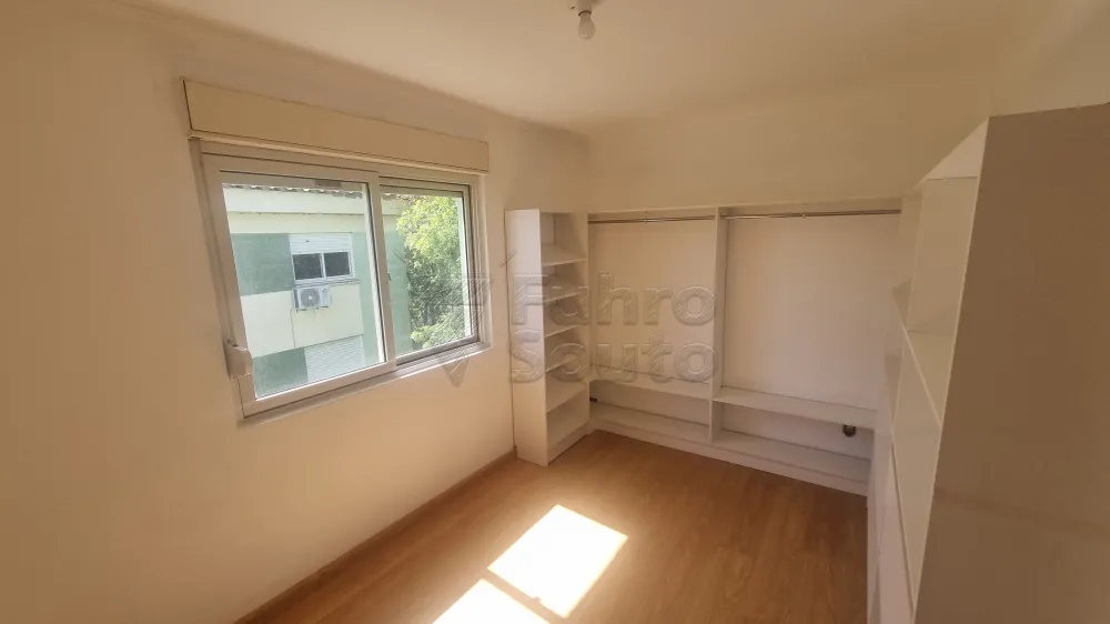 Comprar Apartamento / Padr&atilde;o em Pelotas R$ 200.000,00 - Foto 3