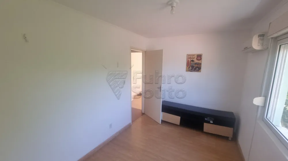 Comprar Apartamento / Padr&atilde;o em Pelotas R$ 200.000,00 - Foto 4