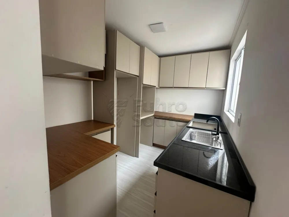 Comprar Apartamento / Padr&atilde;o em Pelotas R$ 215.000,00 - Foto 2