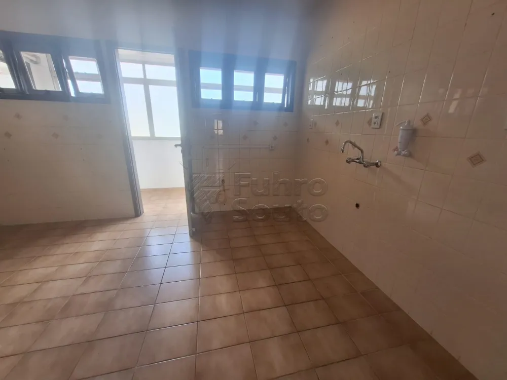 Comprar Apartamento / Padr&atilde;o em Pelotas R$ 450.000,00 - Foto 3