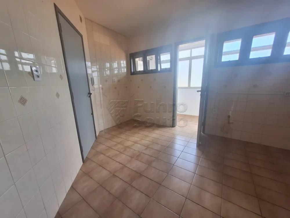 Comprar Apartamento / Padr&atilde;o em Pelotas R$ 450.000,00 - Foto 4