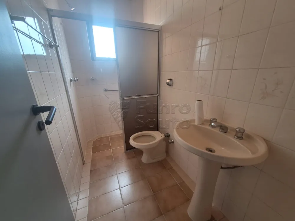 Comprar Apartamento / Padr&atilde;o em Pelotas R$ 450.000,00 - Foto 13