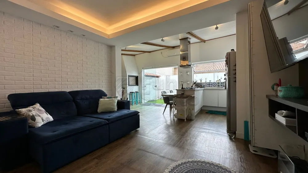 Comprar Casa / Condom&iacute;nio em Pelotas R$ 425.000,00 - Foto 2