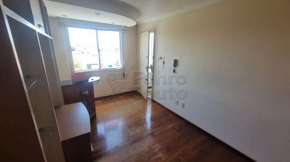 Comprar Apartamento / Padr&atilde;o em Pelotas R$ 190.000,00 - Foto 2