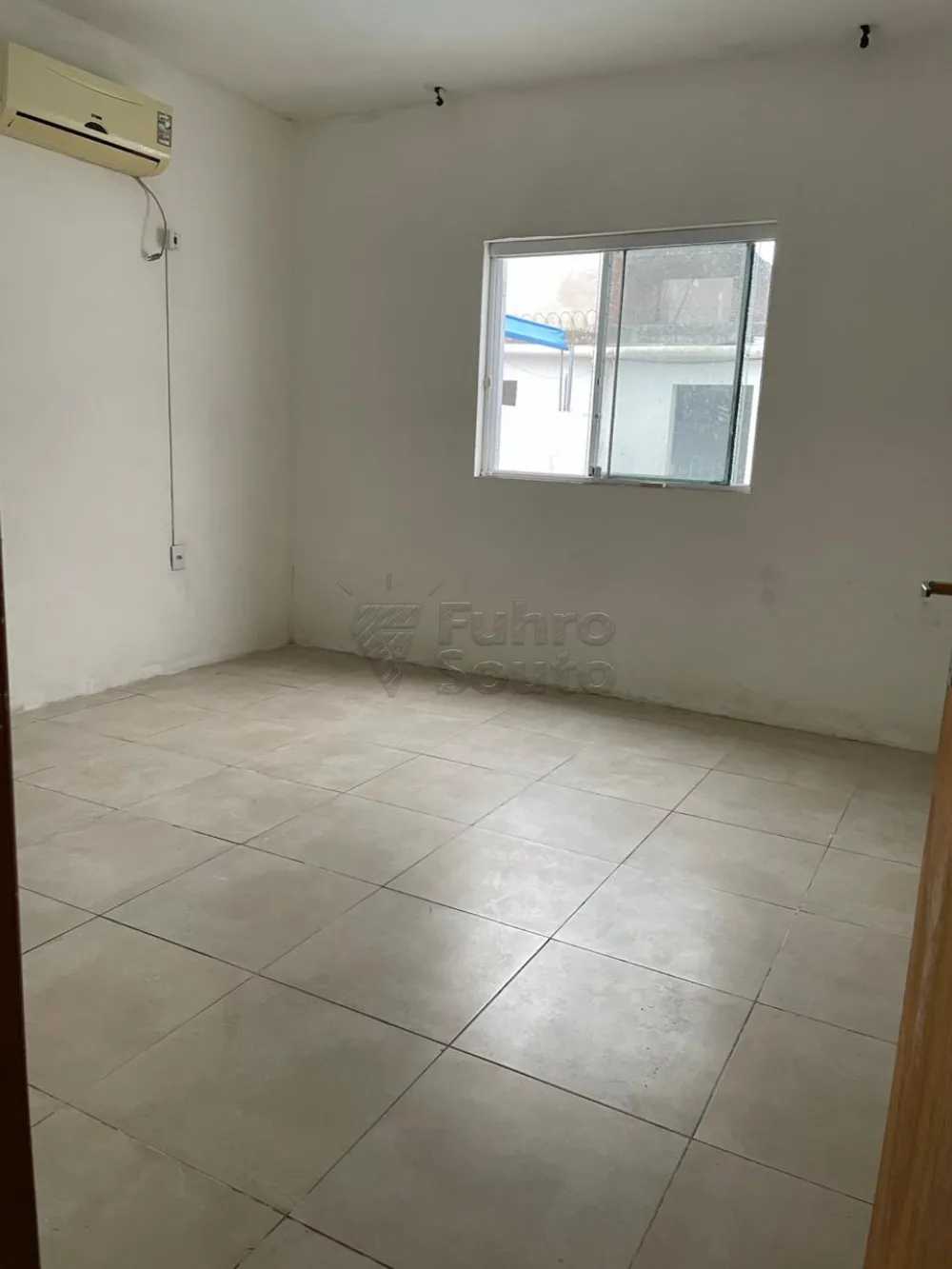 Comprar Casa / Padr&atilde;o em Pelotas R$ 425.000,00 - Foto 3