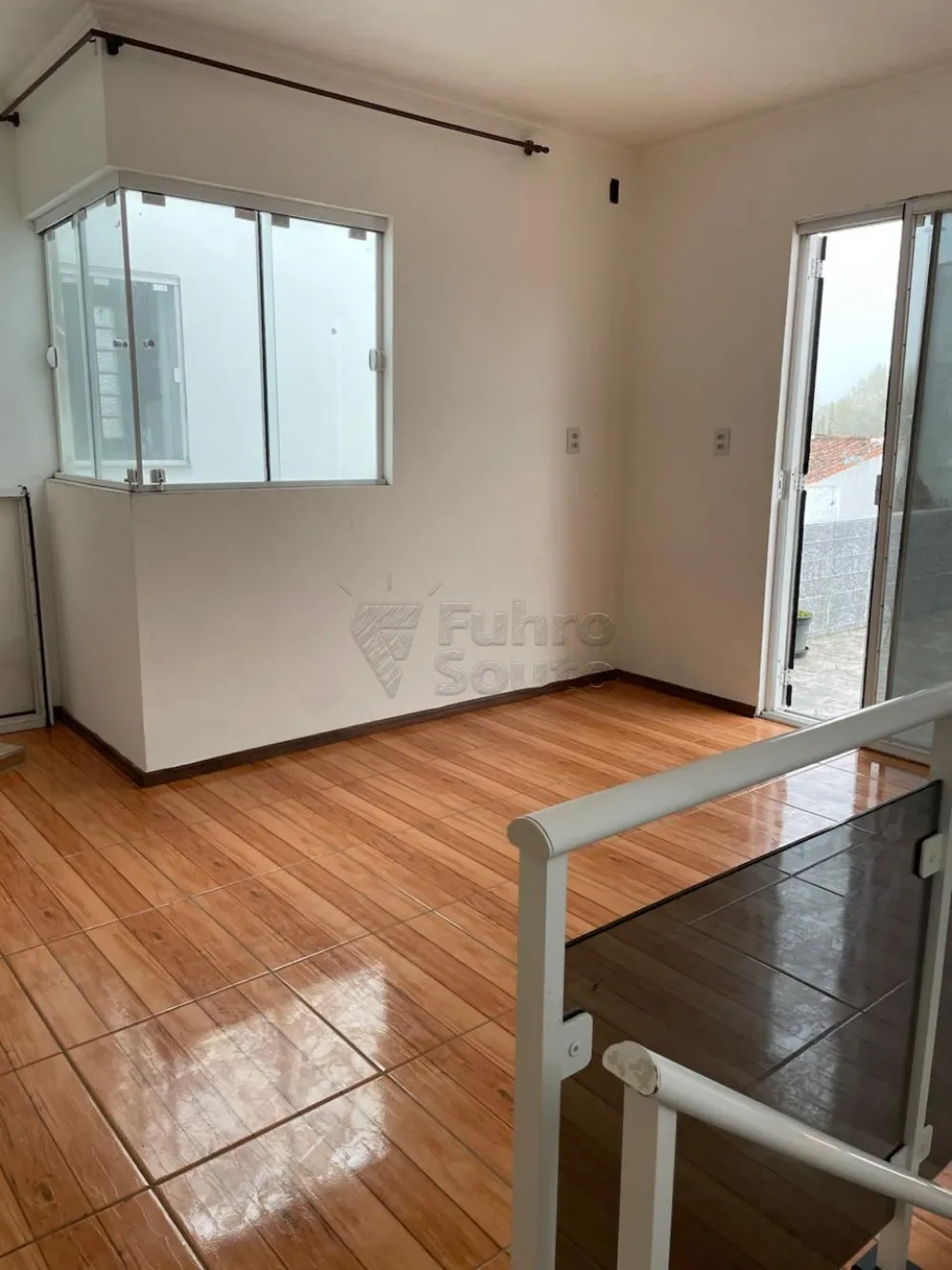 Comprar Casa / Padr&atilde;o em Pelotas R$ 425.000,00 - Foto 5