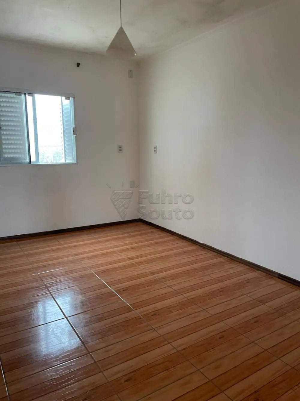 Comprar Casa / Padr&atilde;o em Pelotas R$ 425.000,00 - Foto 7