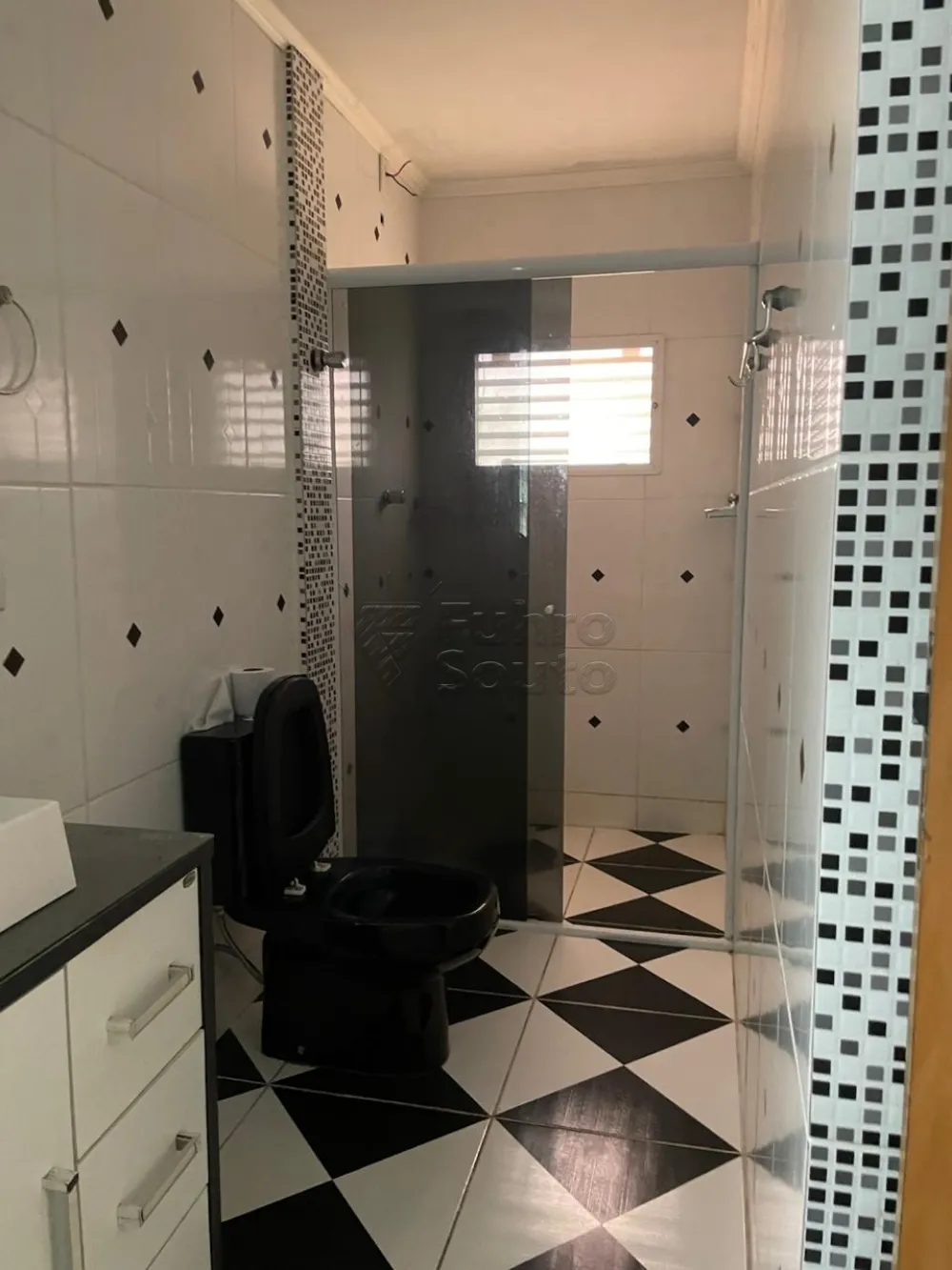 Comprar Casa / Padr&atilde;o em Pelotas R$ 425.000,00 - Foto 9