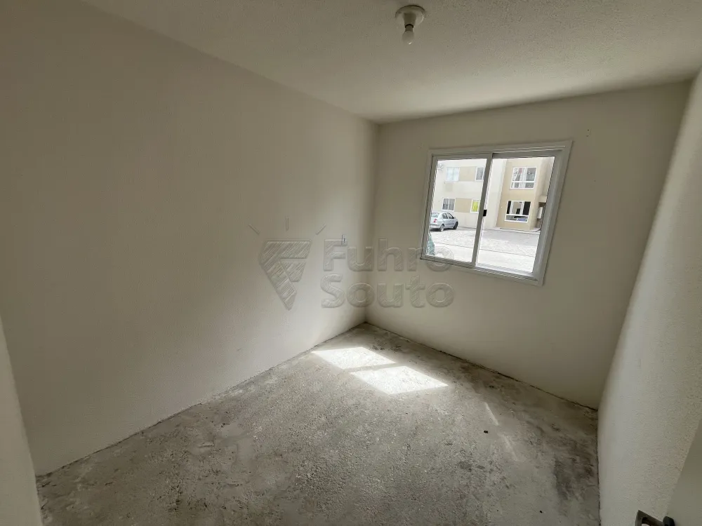 Comprar Apartamento / Padr&atilde;o em Pelotas R$ 146.900,00 - Foto 4