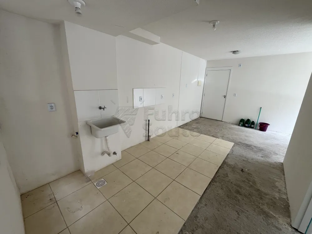 Comprar Apartamento / Padr&atilde;o em Pelotas R$ 146.900,00 - Foto 1