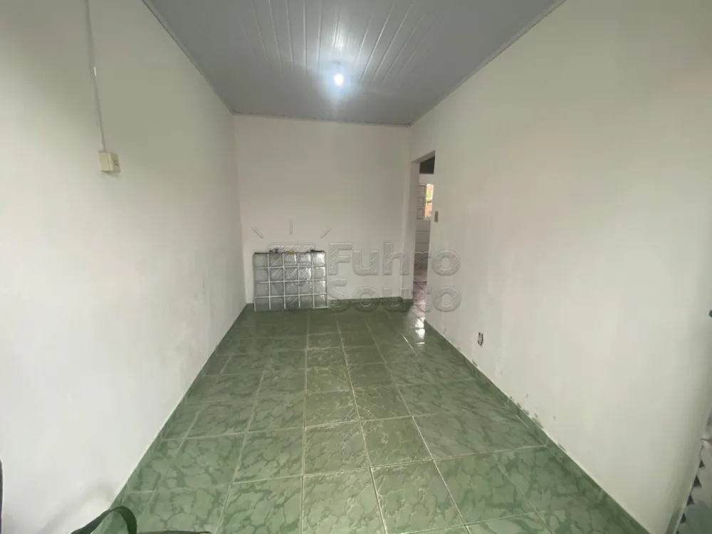 Comprar Casa / Padr&atilde;o em Pelotas R$ 240.000,00 - Foto 1