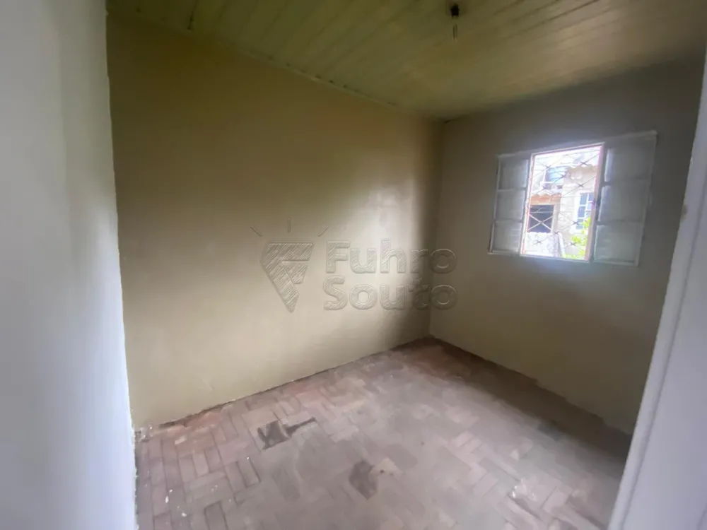 Comprar Casa / Padr&atilde;o em Pelotas R$ 240.000,00 - Foto 5