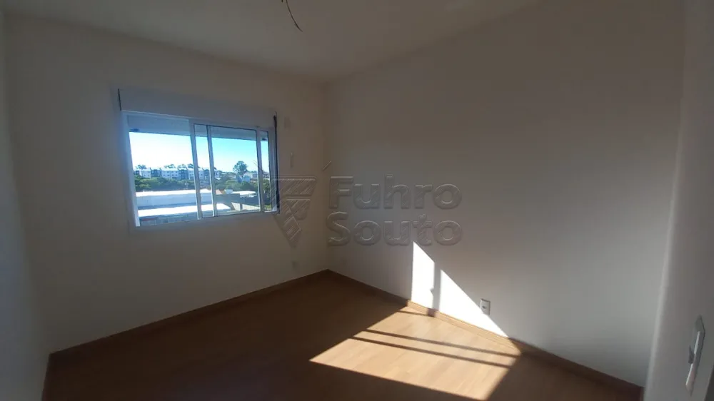 Comprar Apartamento / Padr&atilde;o em Pelotas R$ 240.000,00 - Foto 4