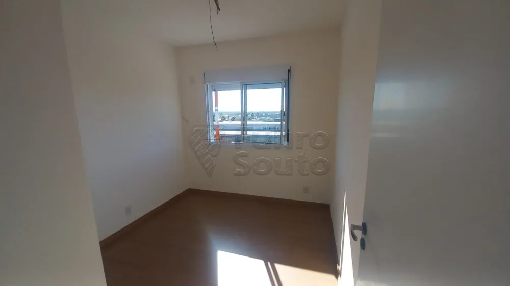 Comprar Apartamento / Padr&atilde;o em Pelotas R$ 240.000,00 - Foto 5