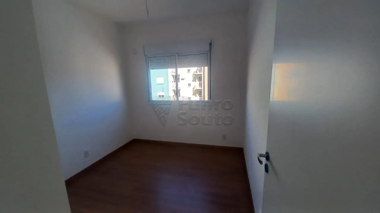 Comprar Apartamento / Padr&atilde;o em Pelotas R$ 236.000,00 - Foto 4