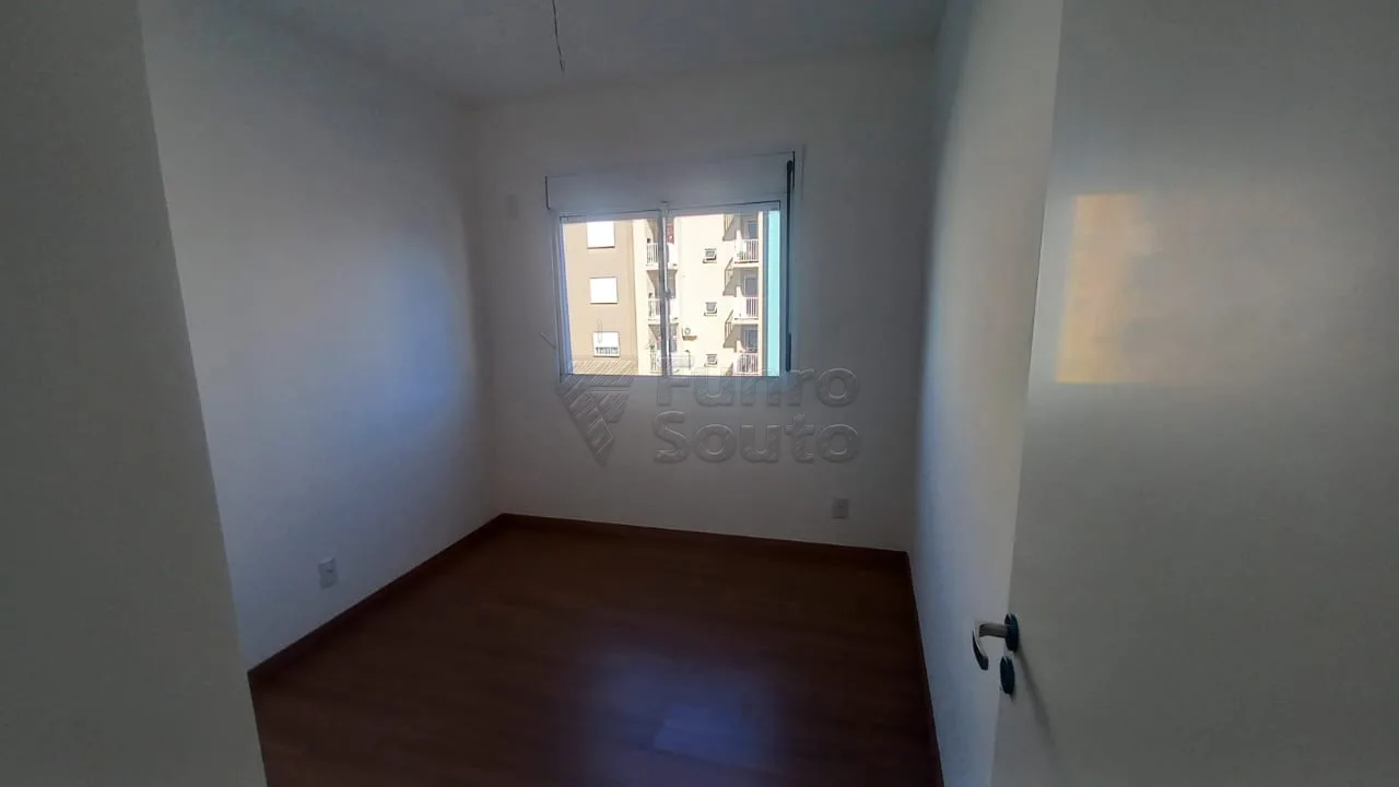 Comprar Apartamento / Padr&atilde;o em Pelotas R$ 236.000,00 - Foto 4