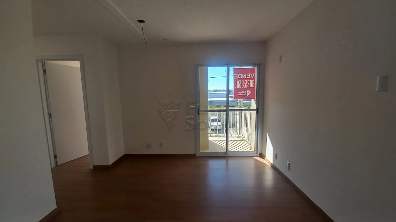 Comprar Apartamento / Padr&atilde;o em Pelotas R$ 236.000,00 - Foto 2