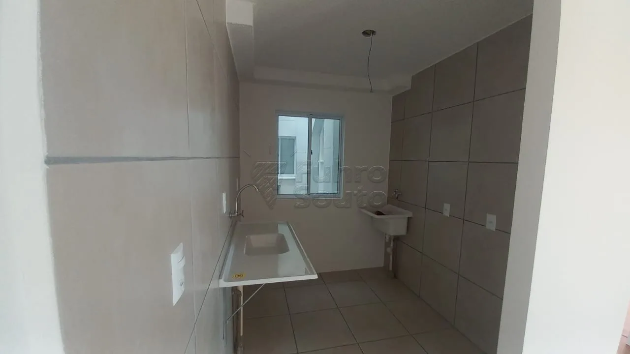 Comprar Apartamento / Padr&atilde;o em Pelotas R$ 236.000,00 - Foto 3