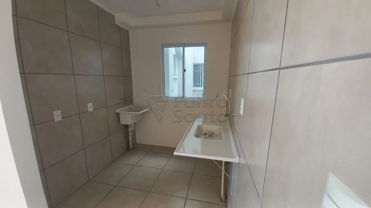 Comprar Apartamento / Padr&atilde;o em Pelotas R$ 236.000,00 - Foto 3