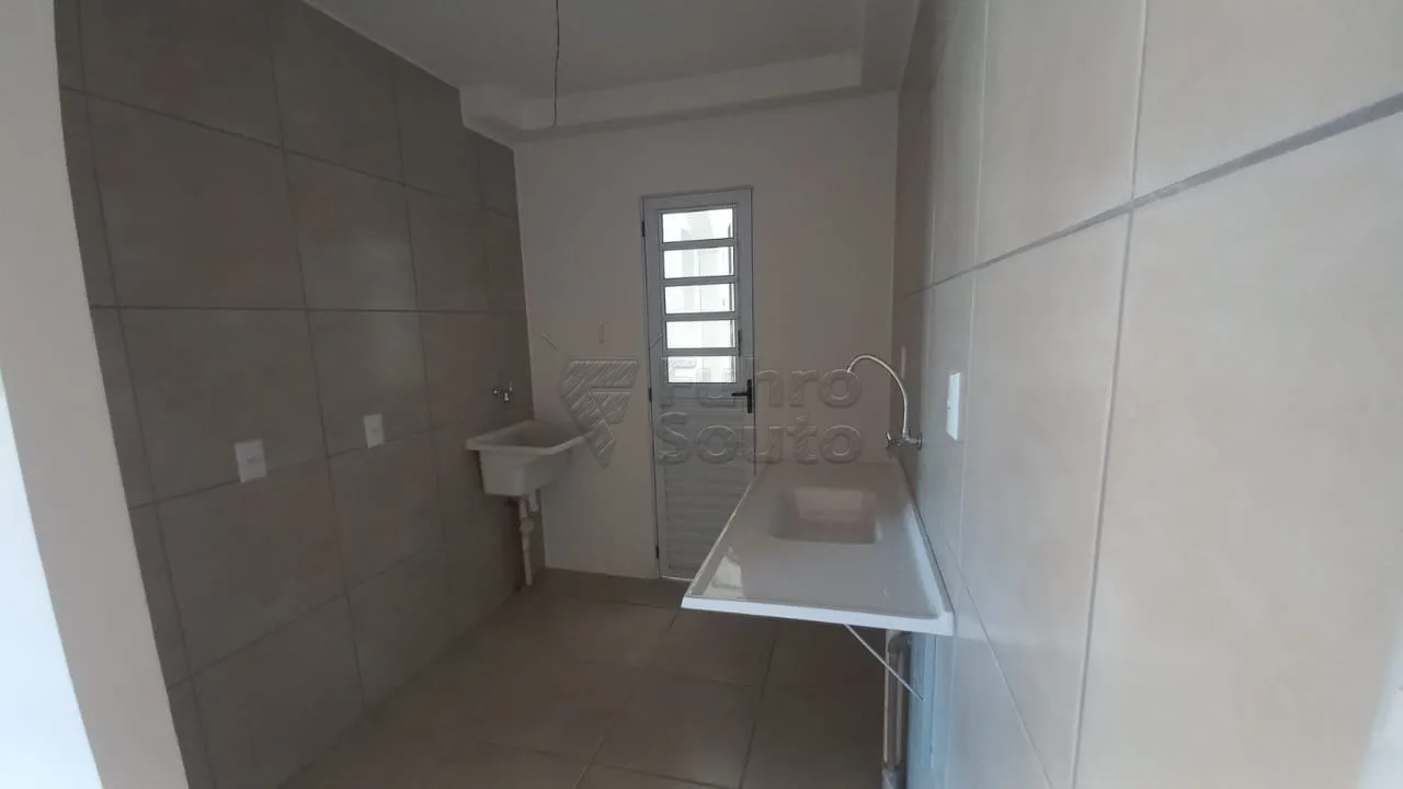 Comprar Apartamento / Padr&atilde;o em Pelotas R$ 236.000,00 - Foto 3