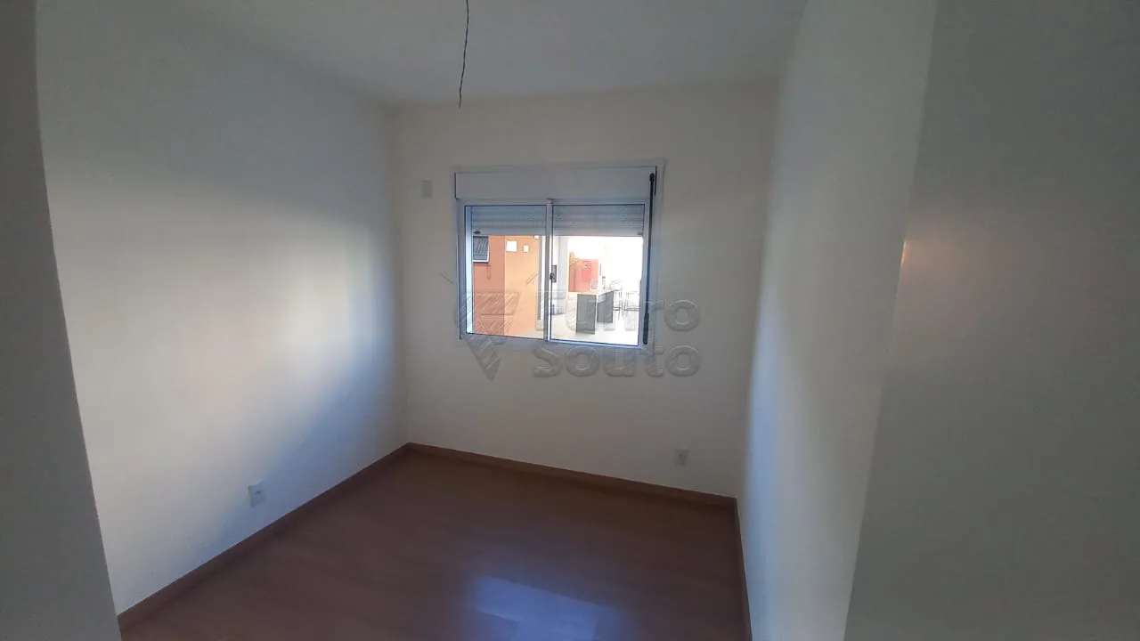 Comprar Apartamento / Padr&atilde;o em Pelotas R$ 228.000,00 - Foto 4