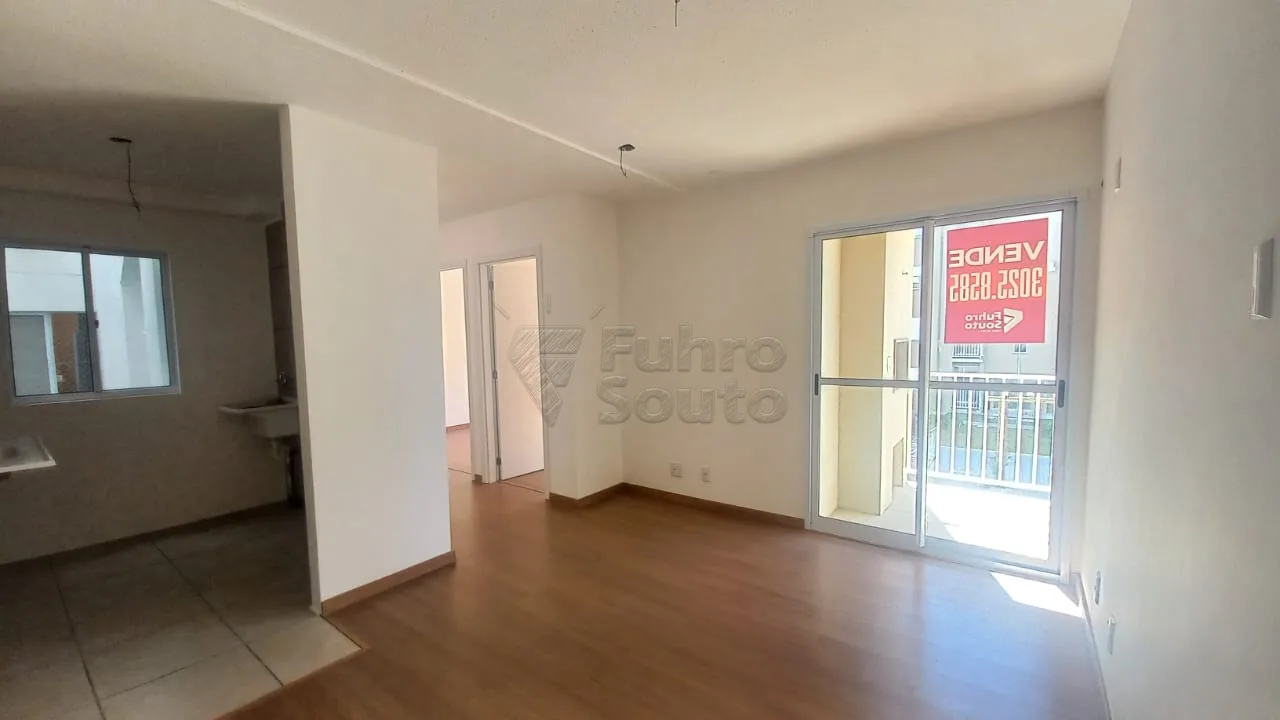 Comprar Apartamento / Padr&atilde;o em Pelotas R$ 236.000,00 - Foto 2