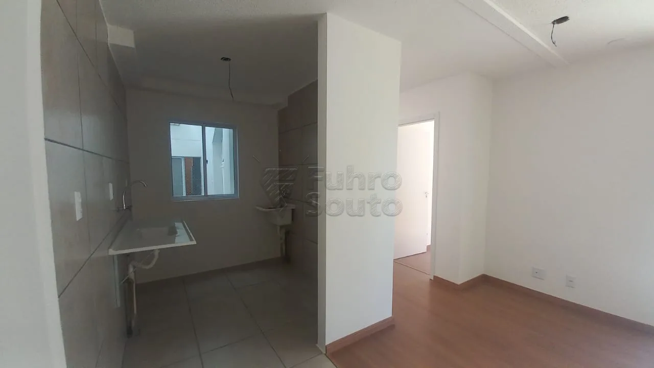 Comprar Apartamento / Padr&atilde;o em Pelotas R$ 236.000,00 - Foto 3