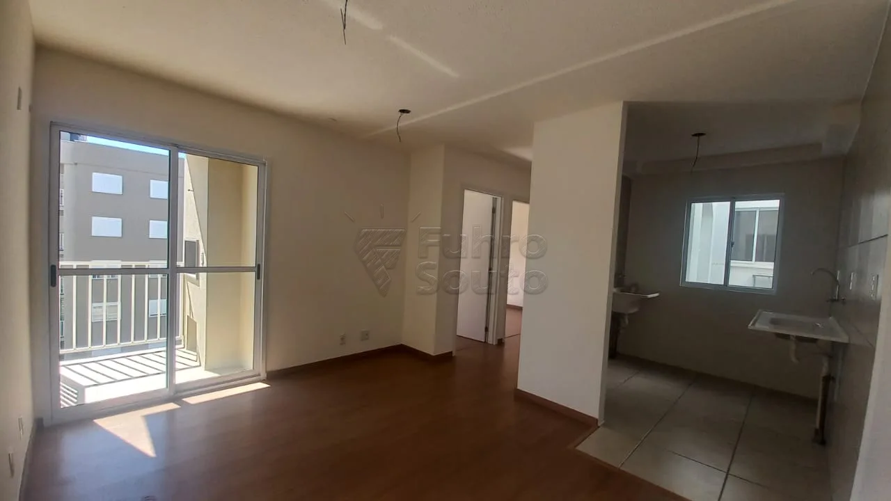 Comprar Apartamento / Padr&atilde;o em Pelotas R$ 240.000,00 - Foto 2