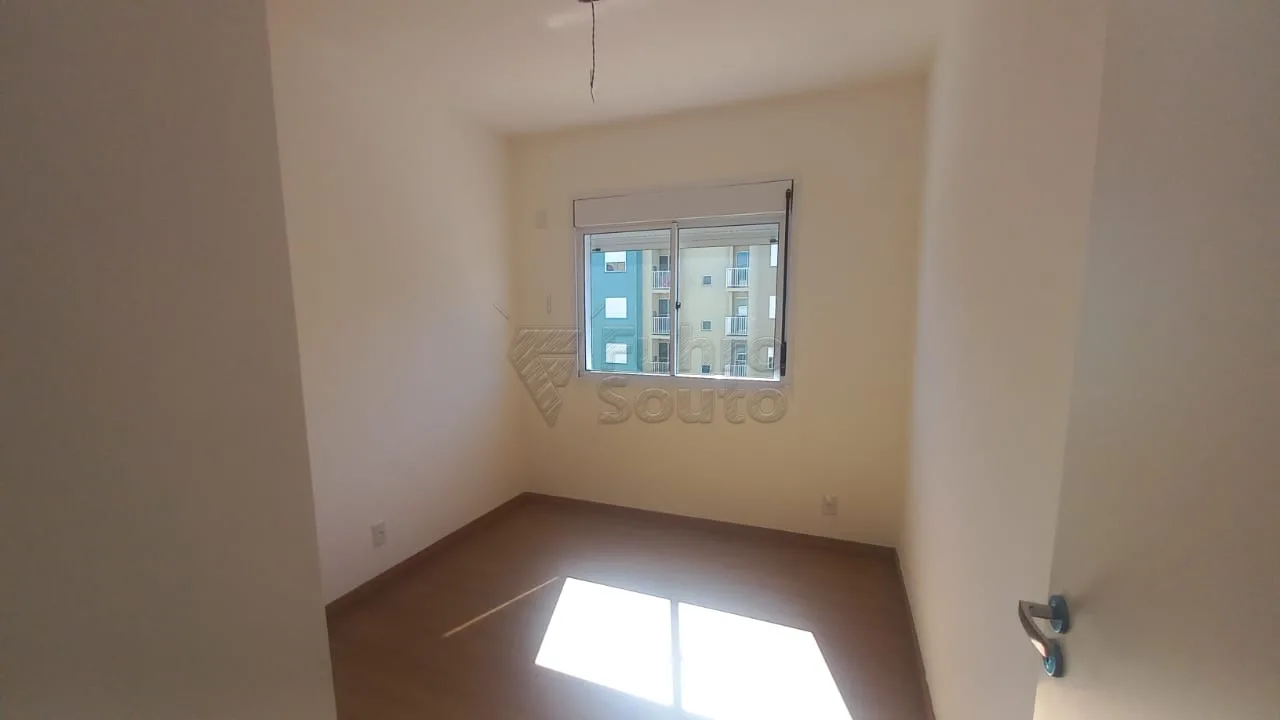Comprar Apartamento / Padr&atilde;o em Pelotas R$ 240.000,00 - Foto 5