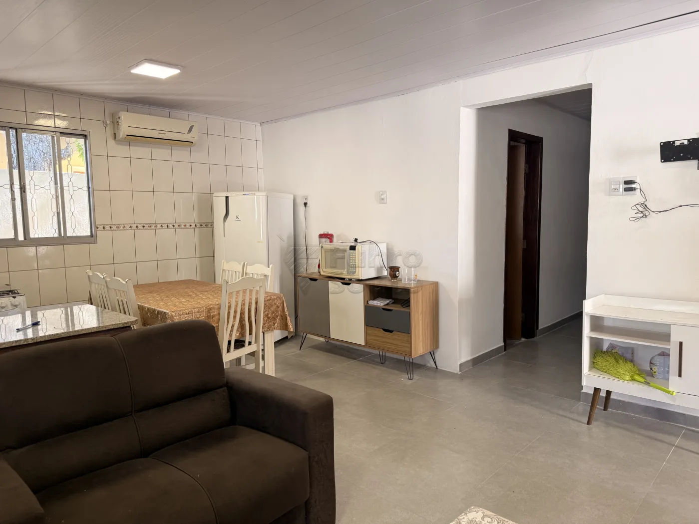 Comprar Casa / Padr&atilde;o em Pelotas R$ 650.000,00 - Foto 2
