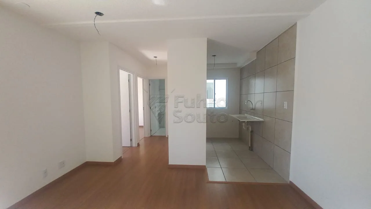Comprar Apartamento / Padr&atilde;o em Pelotas R$ 240.000,00 - Foto 2