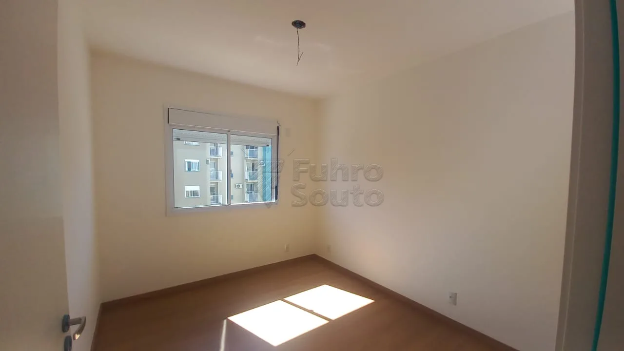 Comprar Apartamento / Padr&atilde;o em Pelotas R$ 240.000,00 - Foto 5