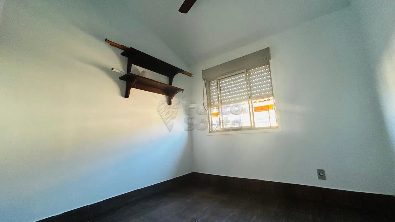 Comprar Apartamento / Padr&atilde;o em Pelotas R$ 130.000,00 - Foto 3