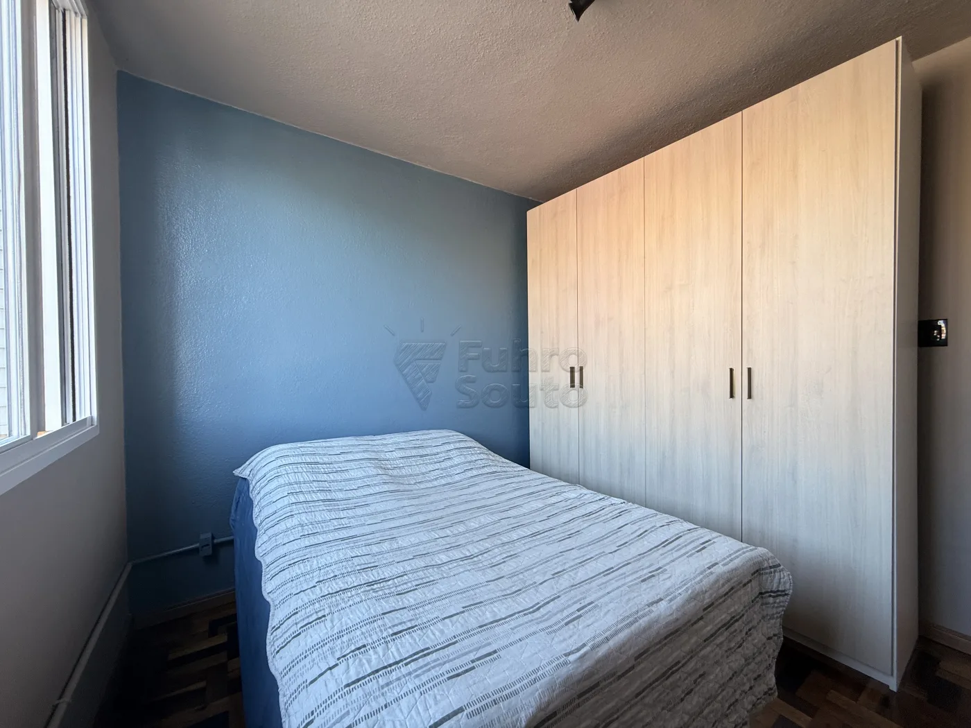 Comprar Apartamento / Padr&atilde;o em Pelotas R$ 160.000,00 - Foto 4