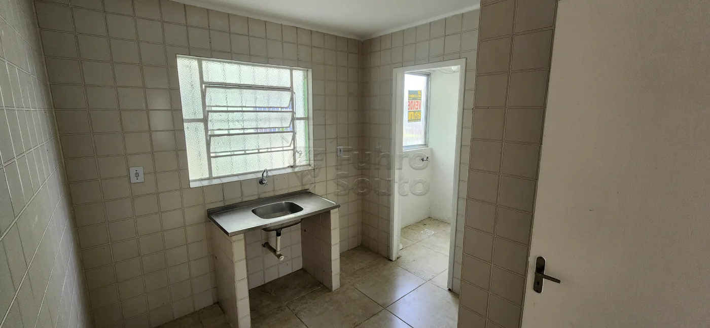 Comprar Apartamento / Padr&atilde;o em Pelotas R$ 185.000,00 - Foto 2