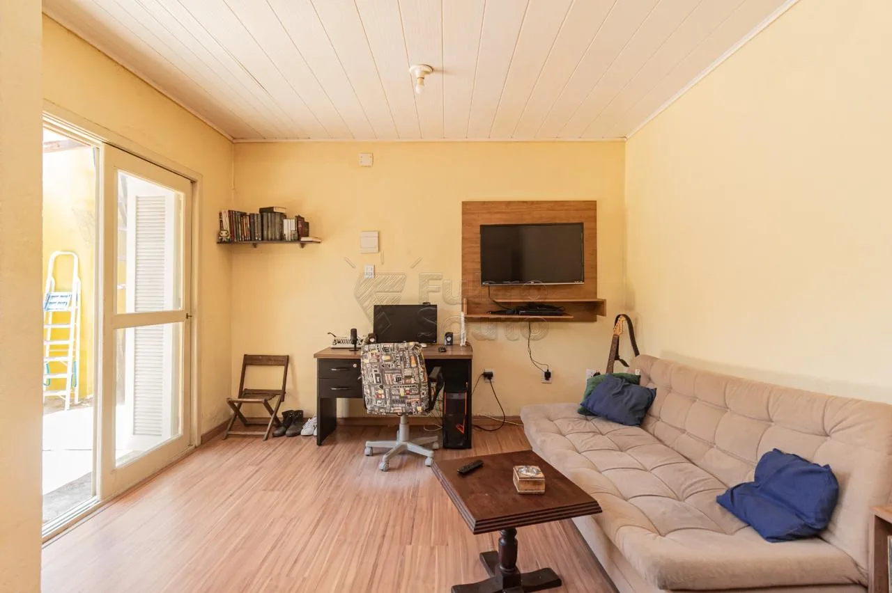 Comprar Casa / Padr&atilde;o em Pelotas R$ 590.000,00 - Foto 1