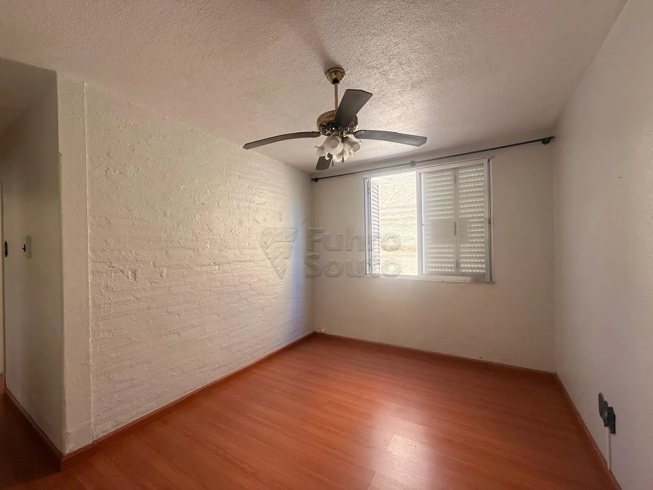 Comprar Apartamento / Padr&atilde;o em Pelotas R$ 230.000,00 - Foto 1