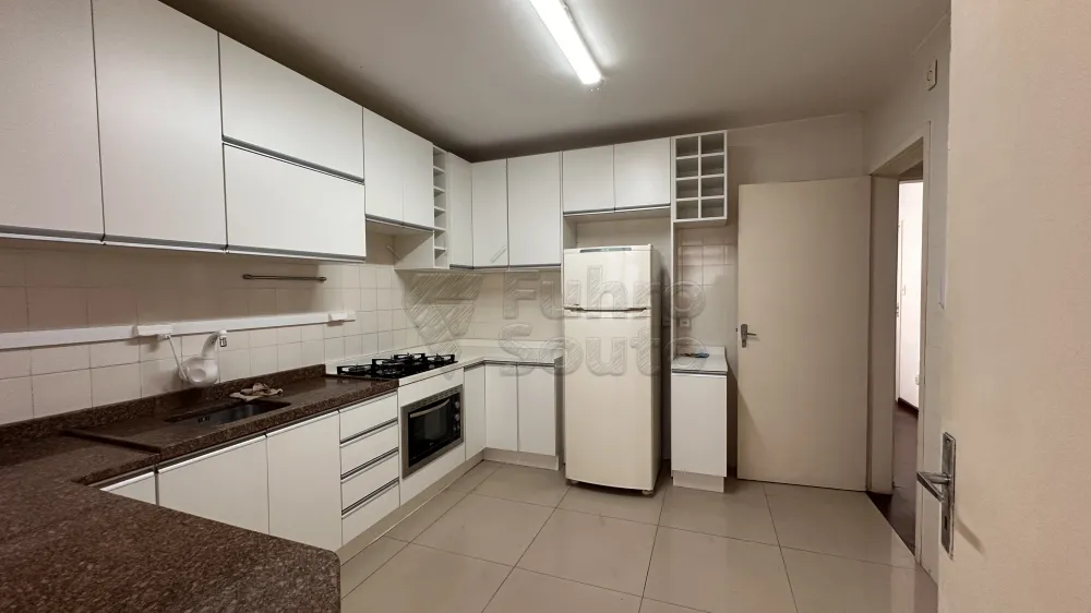 Alugar Apartamento / Padr&atilde;o em Pelotas R$ 1.200,00 - Foto 4