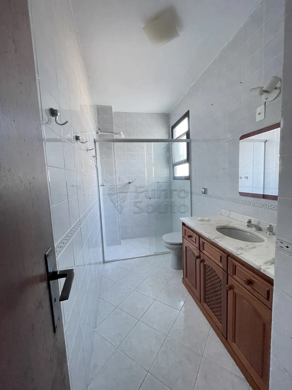 Comprar Apartamento / Padr&atilde;o em Pelotas R$ 749.000,00 - Foto 6