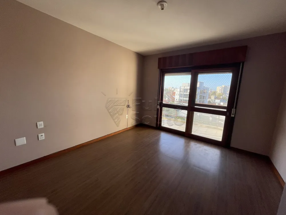 Comprar Apartamento / Padr&atilde;o em Pelotas R$ 749.000,00 - Foto 5