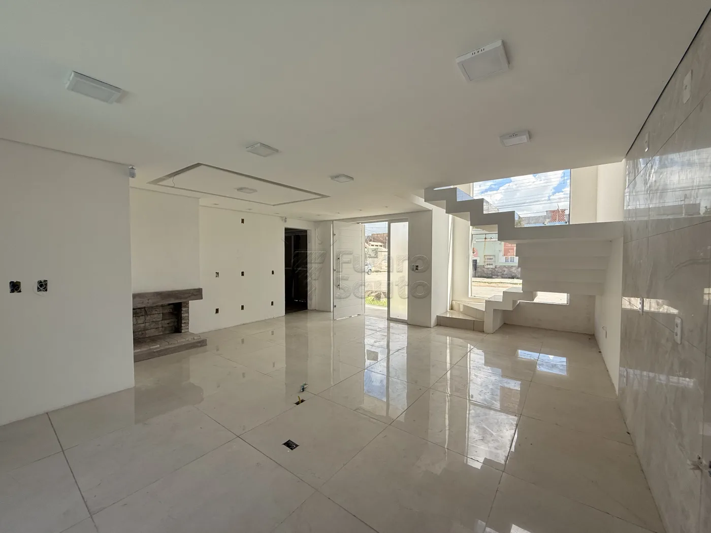 Alugar Casa / Padr&atilde;o em Pelotas R$ 99.999,00 - Foto 1