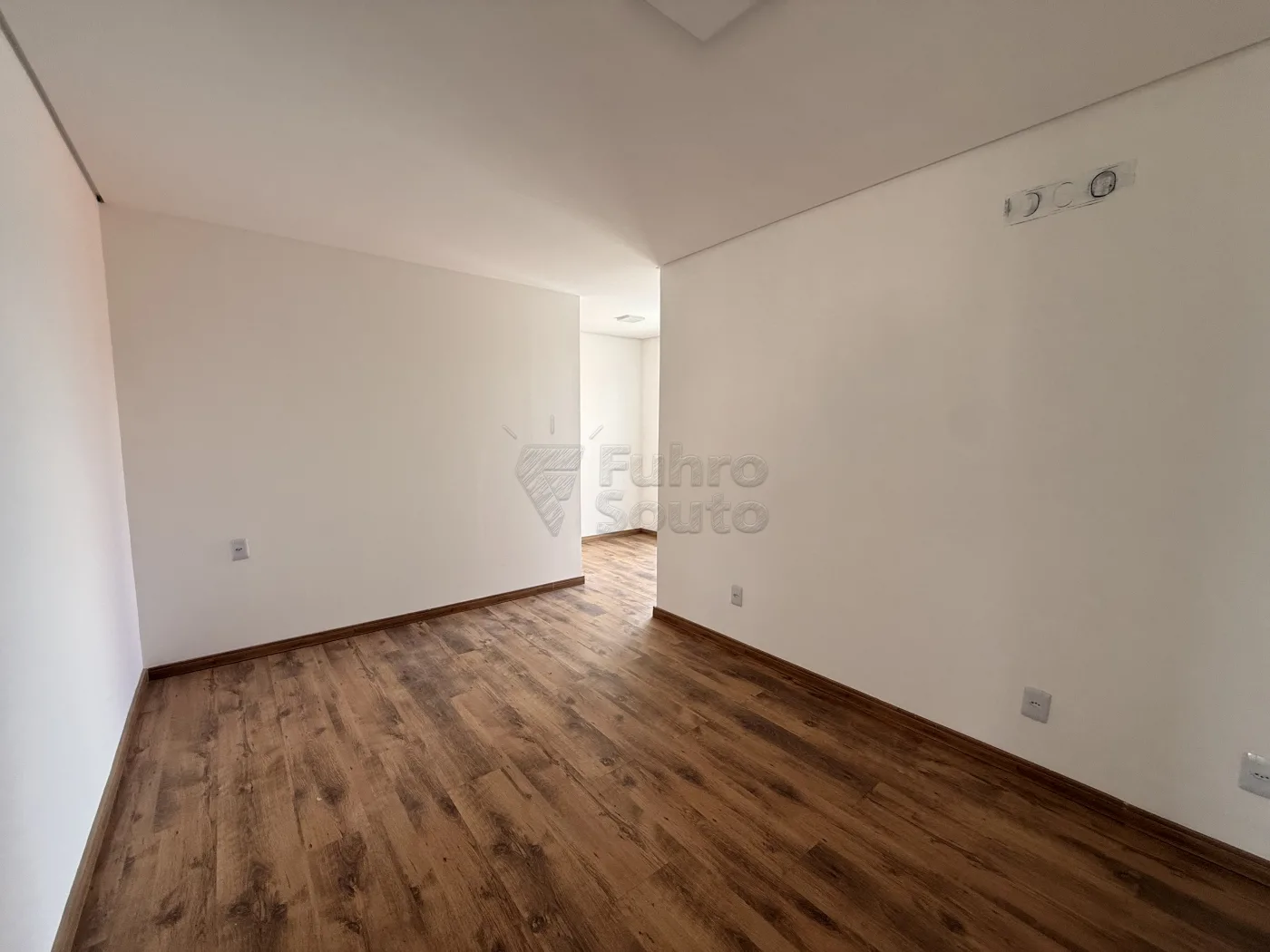 Alugar Casa / Padr&atilde;o em Pelotas R$ 99.999,00 - Foto 4